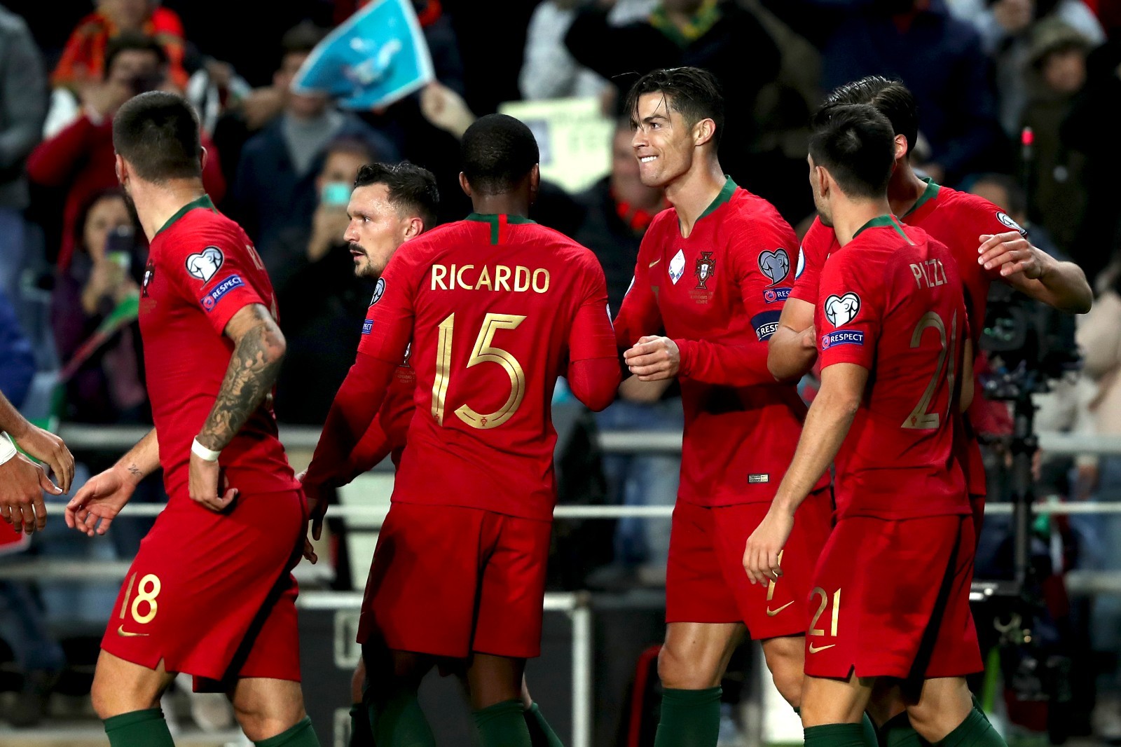 14年葡萄牙阵容_葡萄牙对西班牙世界视频杯_2022年葡萄牙世界杯阵容