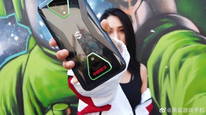 黑鲨与李宁合作推出中国选手定制版手机 3599元起售