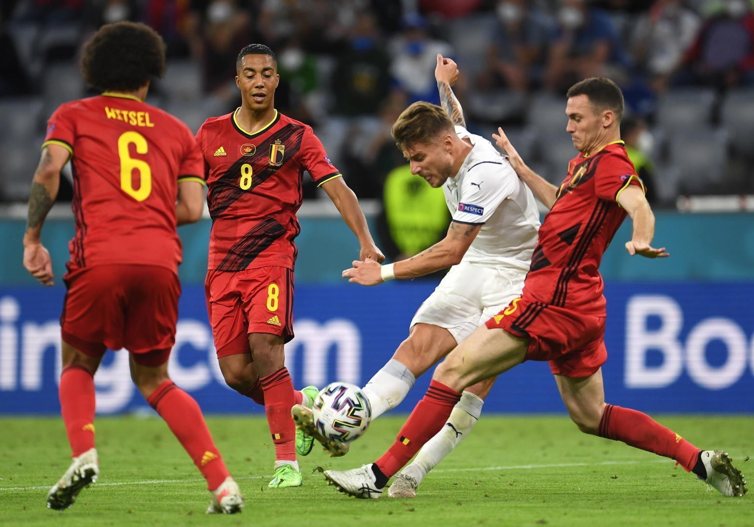欧洲杯战报：激烈角逐，谁将脱颖而出？