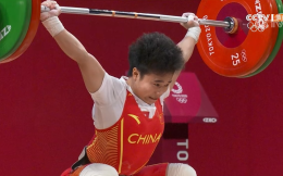 第二金！侯志慧夺得女子举重49公斤级金牌