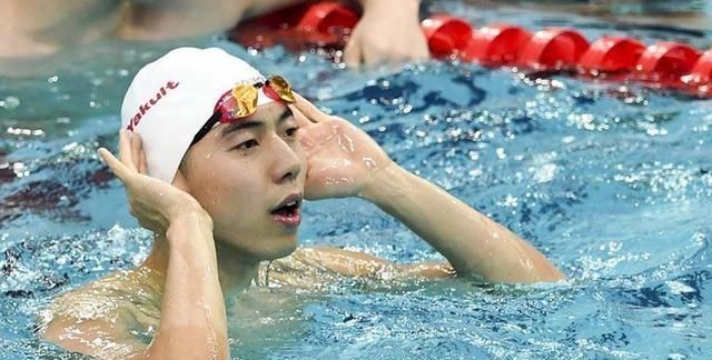 男子100米蛙泳半决赛 闫子贝总排名第四晋级决赛
