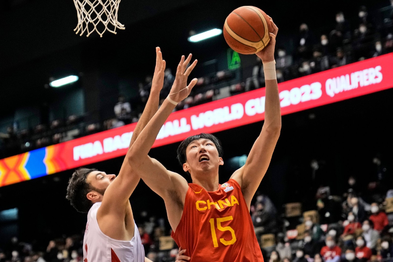 男篮世界杯预选赛：中国男篮4人得分上双79:63大胜日本