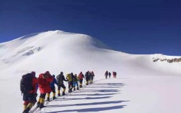 西藏探索在喜马拉雅山脉开展滑雪登山项目