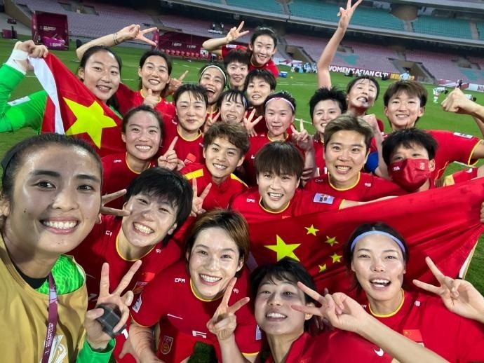 再现神迹！中国女足两球落后3-2大逆转夺冠！9夺亚洲杯刷新纪录