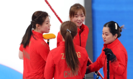 冬奥女子冰壶中国队8-4战胜英国夺第三胜