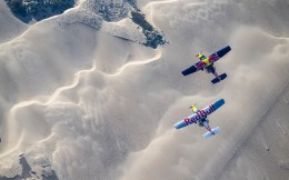 挑战极限！奥地利Red Bull飞机互换特技挑战惊艳全球