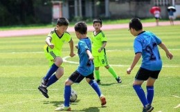 《2022年全国青少年校园足球工作要点》出台：每年选拔200名学生出国学足球