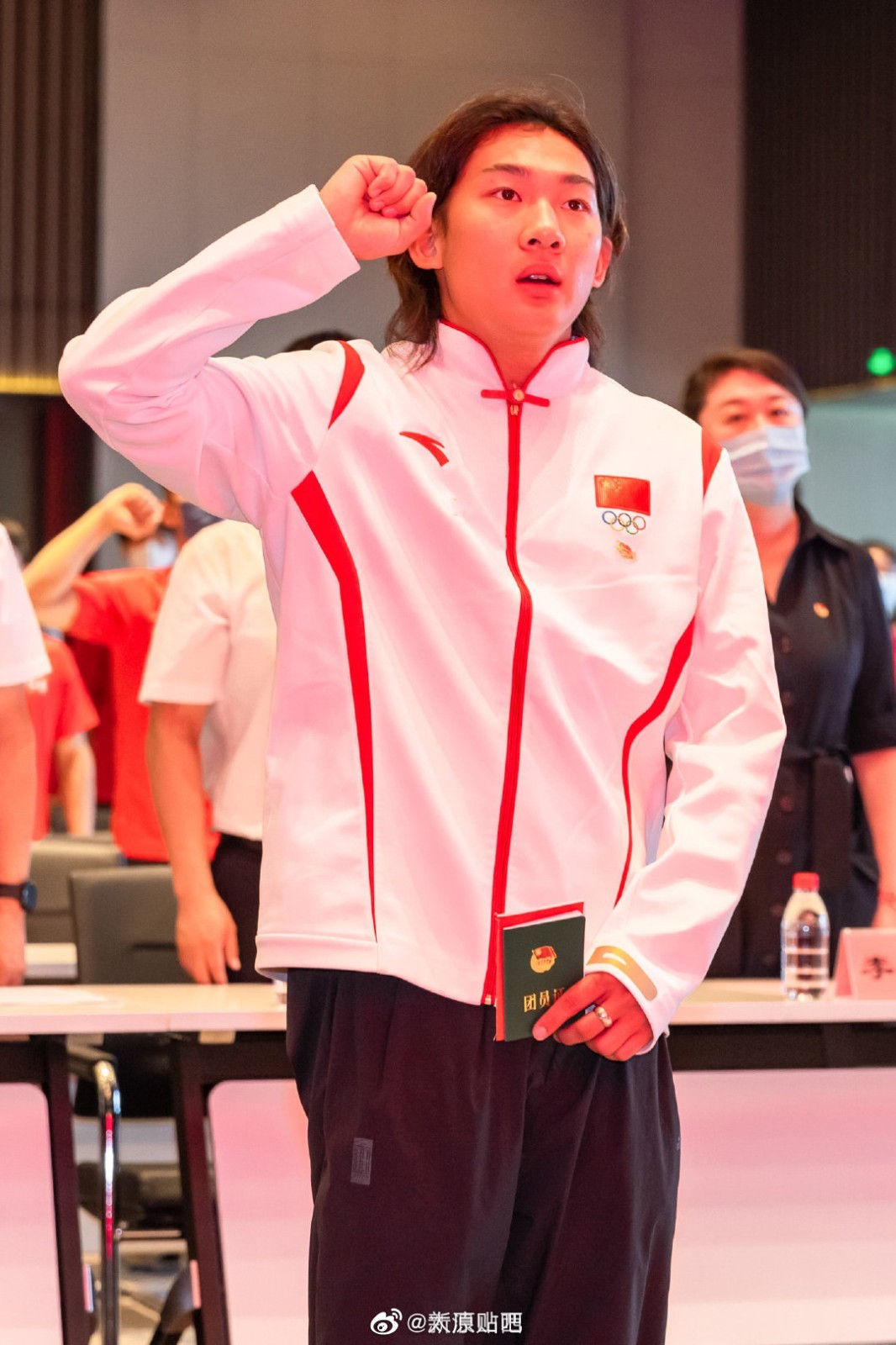 山西省体育局为苏翊鸣举办入团仪式并颁发五四青年奖章
