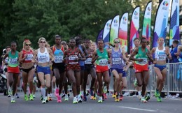 中国跑鞋迎高光时刻：特步创世锦赛女子马拉松新纪录