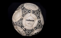 马拉多纳“上帝之手”足球拍卖，起拍价250万英镑