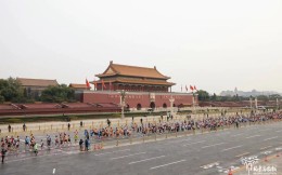2022北京馬拉松鳴槍起跑 時隔3年后終迎40歲生日