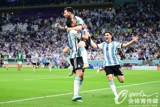 阿根廷2-0墨西哥比赛现场观众88966人，为近7届世界杯最高人数