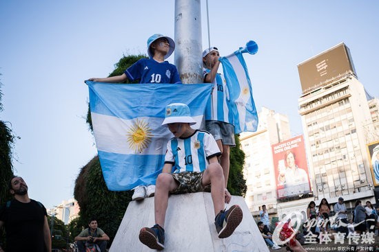 世界杯早餐12.20|阿根廷慶祝奪冠全國放假一天 本澤馬從法國隊退役