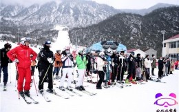 四川省第五届全民健身冰雪季两场活动 在成都西岭雪山滑雪场同天齐开