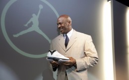 苏富比计划拍卖乔丹冠军战靴，预计将创篮球鞋服拍卖新纪录