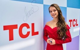 TCL签下“千金”谢尔巴科娃