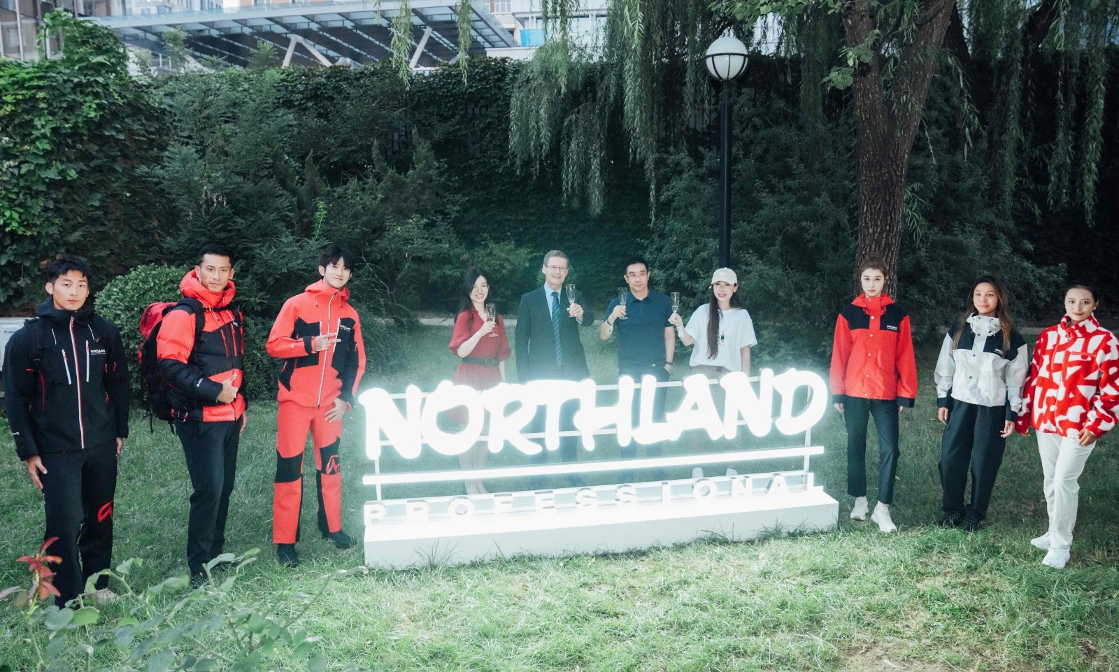 NORTHLAND诺诗兰举办入华20周年庆典，与户外爱好者“徒步自然”