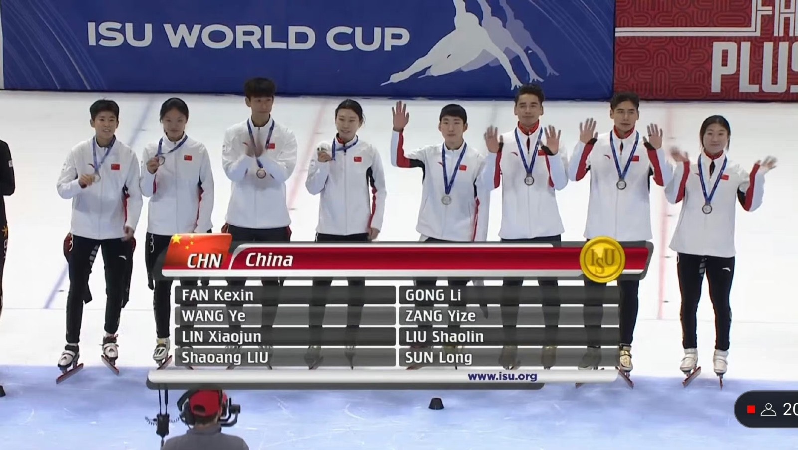 短道速滑世界杯中国队混接艰难夺冠 为刘氏兄弟归化后首冠